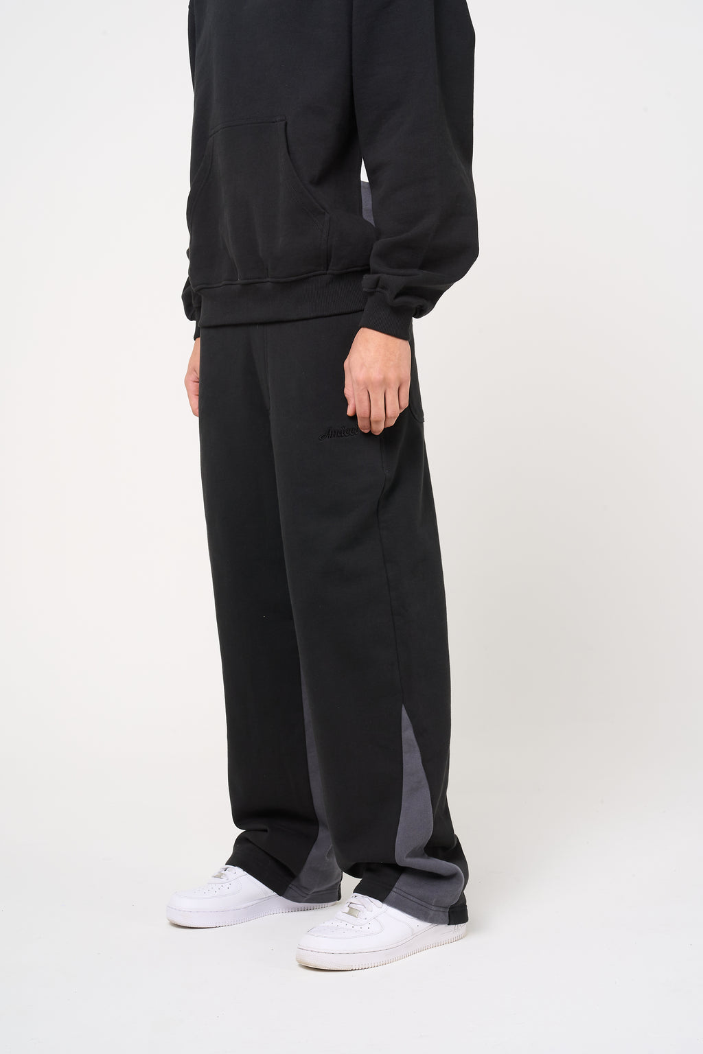 Modena Flared Jogger Black