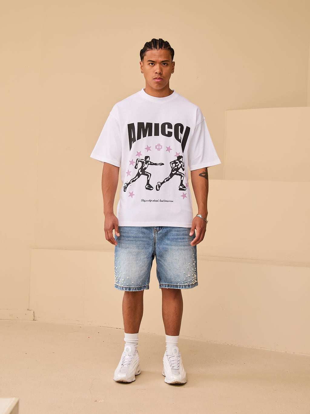 Shorts de mezclilla azul con perlas Akoya