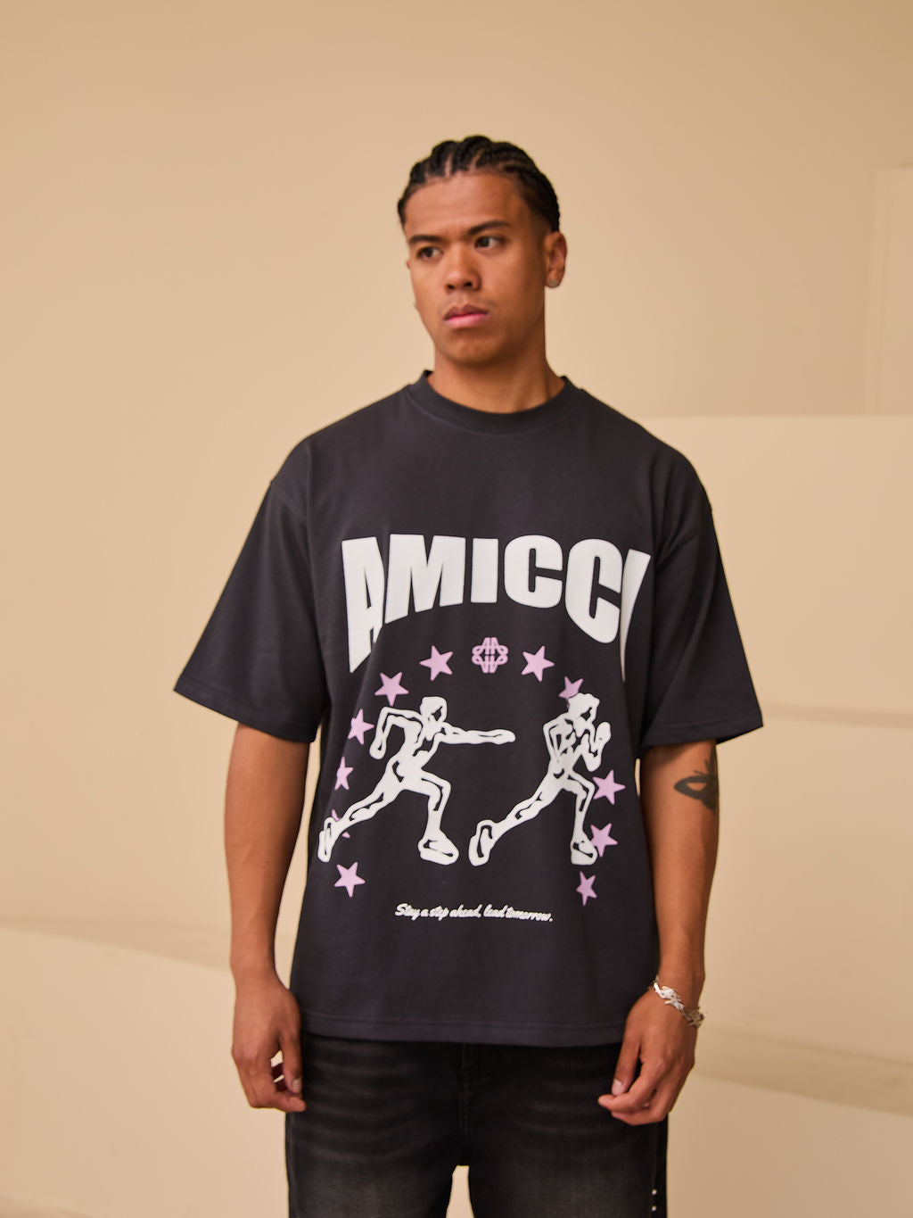 Direction Schwarzes Grafik-T-Shirt