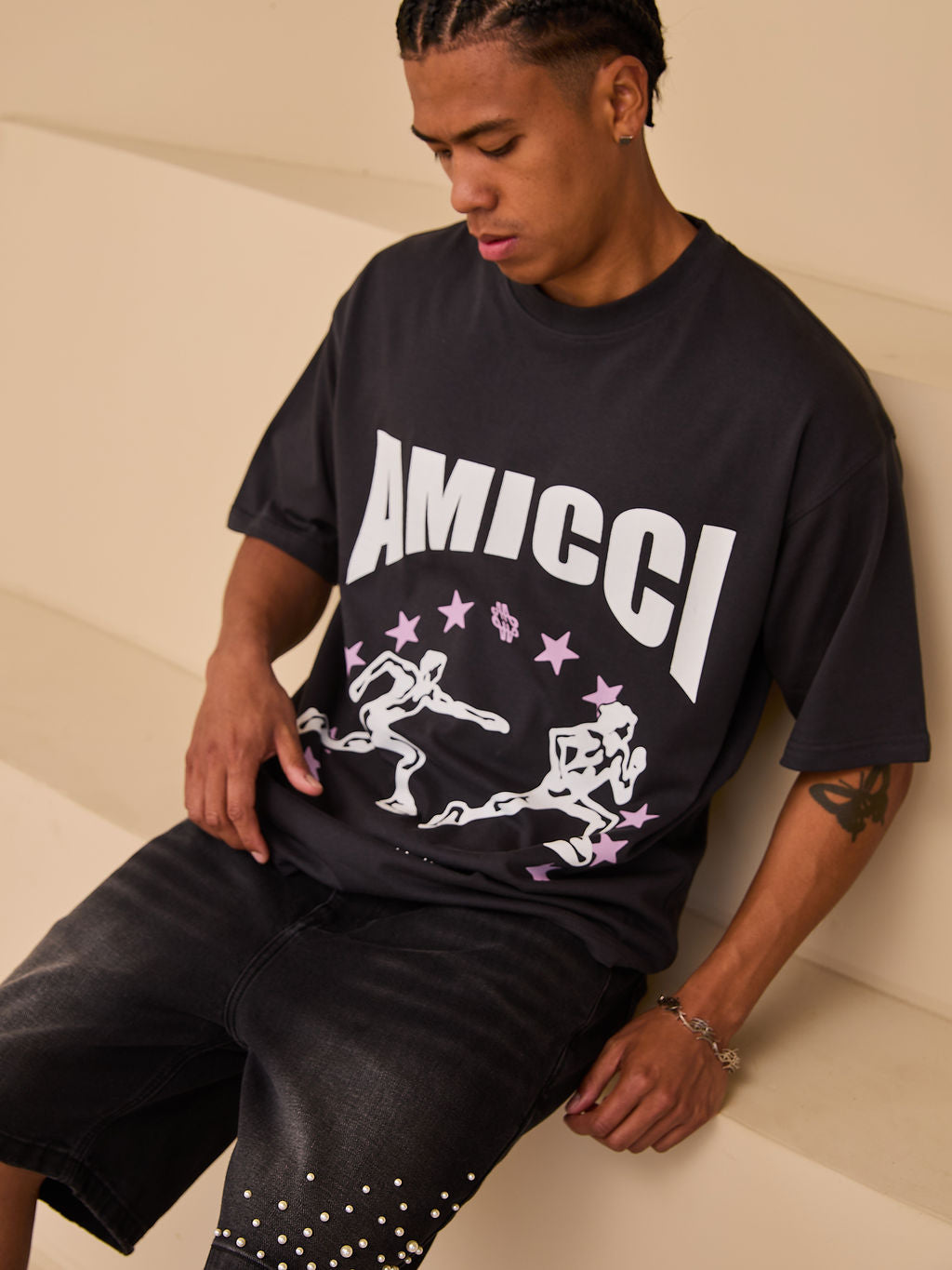 Shorts de mezclilla negros con perlas Akoya