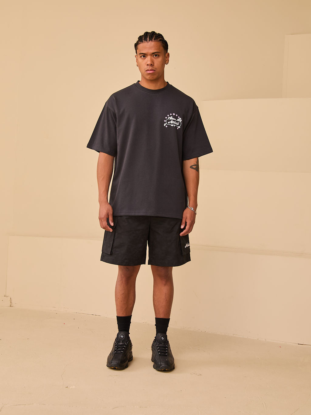 Hasten Grafik T-Shirt Schwarz