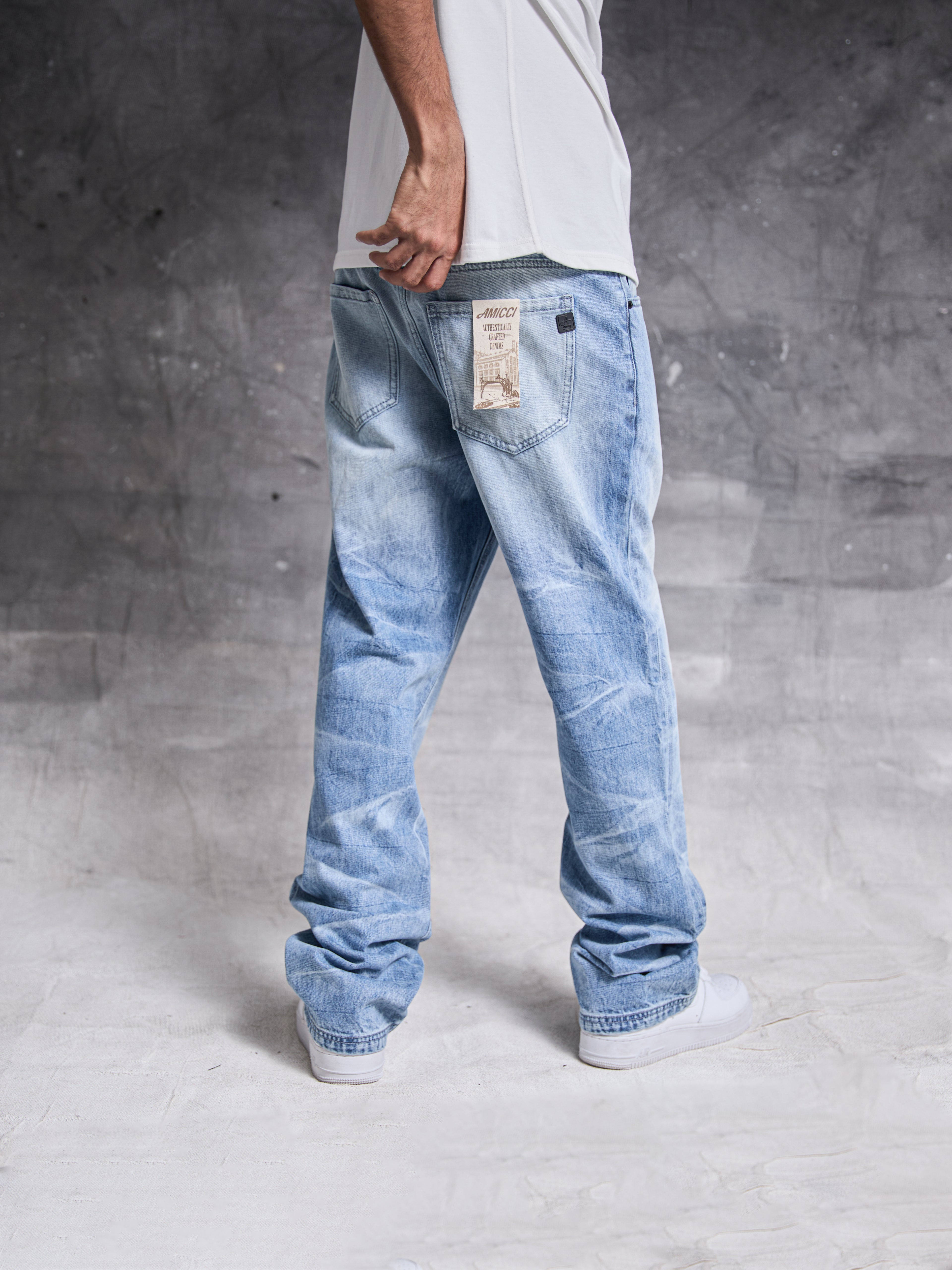 Sienna Hellblaue Schlagjeans